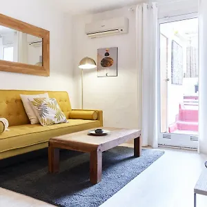 sunny-terrace-and-well-located-apartment-near-plaza.catalonia-hotels.com/